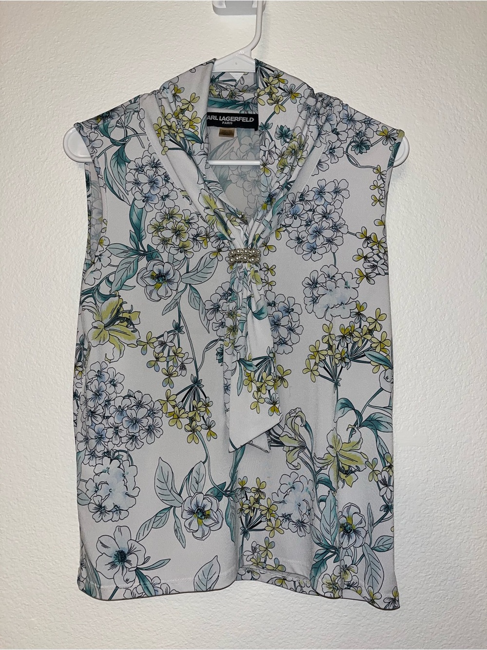 Karl Lagerfeld Paris Floral Sleeveless Blouse Top Size M Pearl Accent